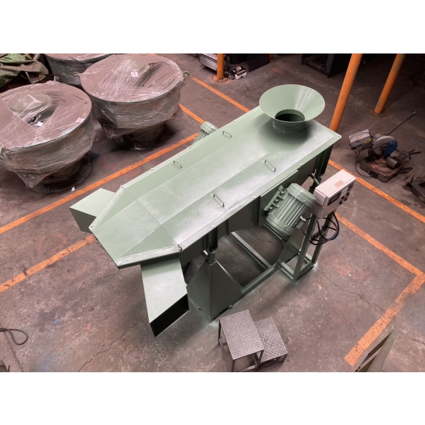 Large-scale vibrating screening machine with vibration.jpg