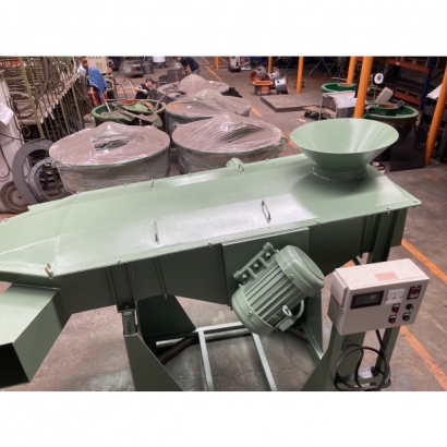 Large-scale vibrating screening machine with vibration.jpg